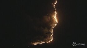 California: nuovo round di incendi, il vento alimenta le fiamme