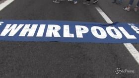 Napoli, continua a oltranza manifestazione degli operai Whirlpool