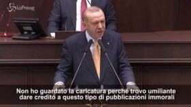 Charlie Hebdo, Erdogan: “Non arrabbiato per mia caricatura ma per l’attacco al mio Profeta”