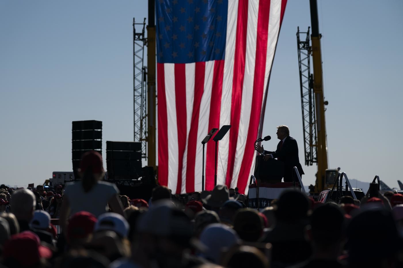 Trump spera in rimonta e moltiplica comizi: sorpasso in Florida. Biden attacca sul coronavirus