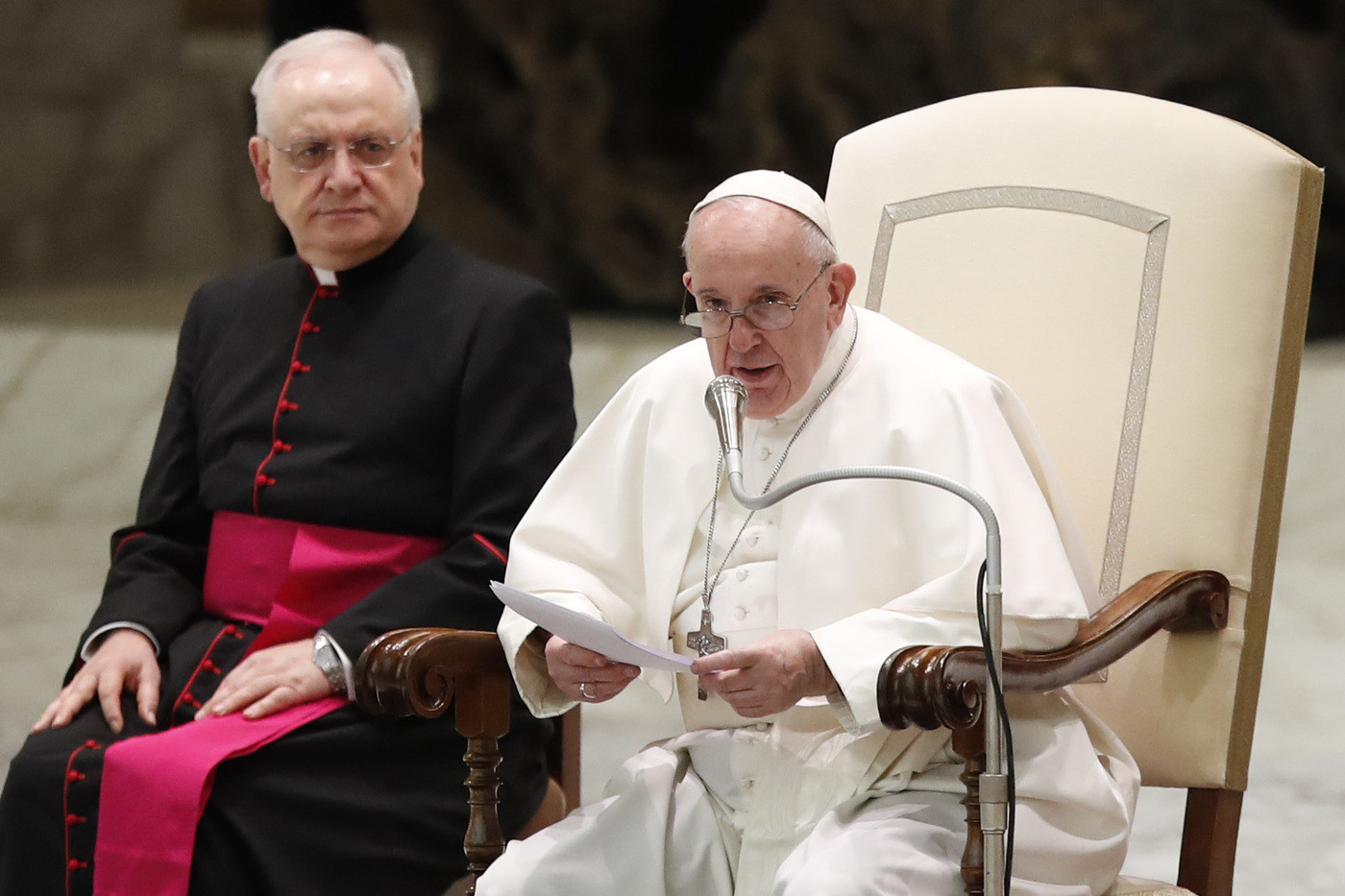 Francia, Papa: “Cessi la violenza, reagire al male con il bene”