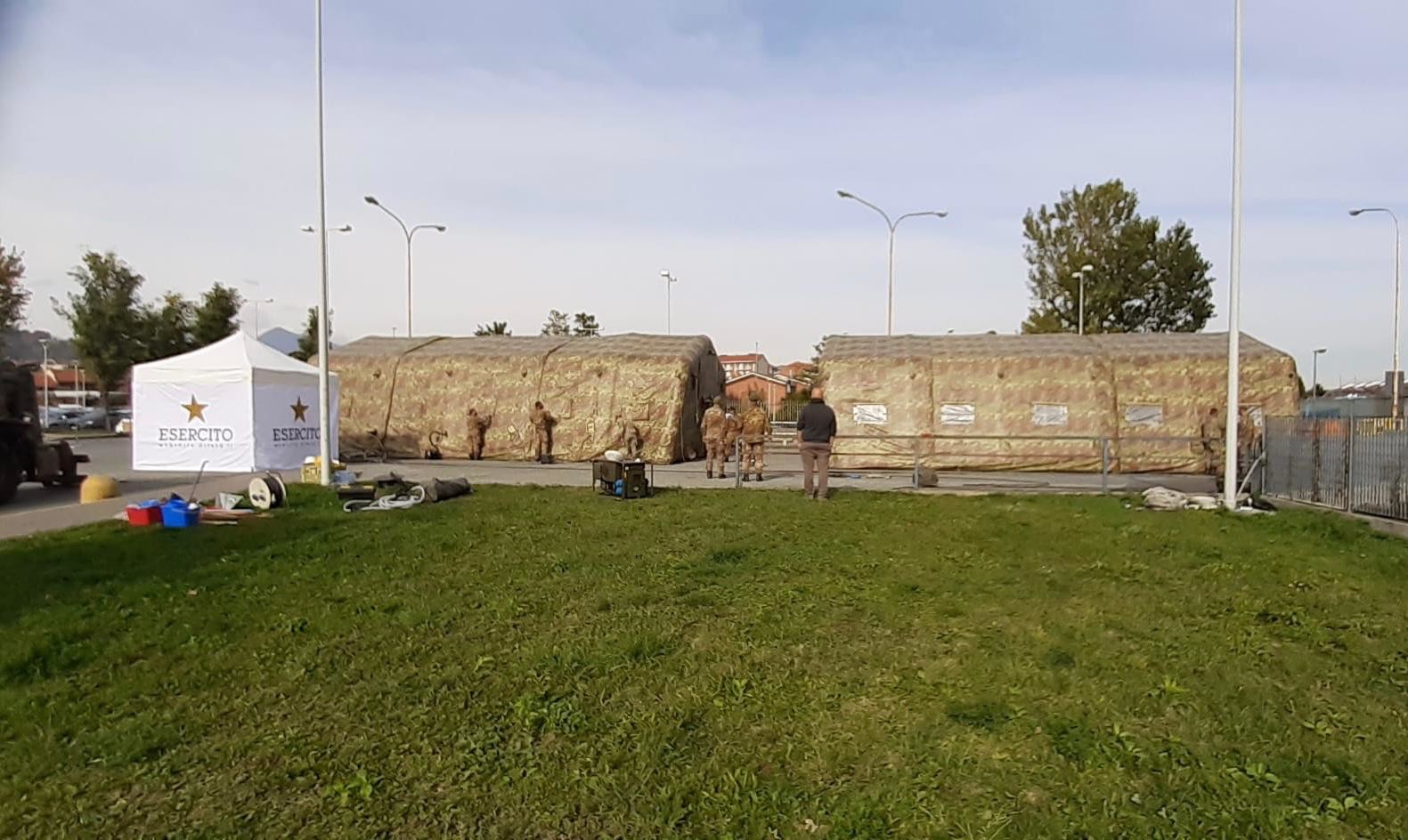 Piemonte, l’esercito allestisce tensostrutture fuori dagli ospedali