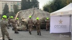 Piemonte, l’Esercito aiuta a montare tensostrutture fuori dagli ospedali
