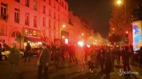 Parigi, proteste in strada contro il nuovo lockdown