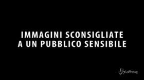 Terremoto a Smirne, i soccorritori cercano sopravvissuti sotto le macerie