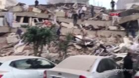 Terremoto a Smirne, le immagini dei palazzi distrutti