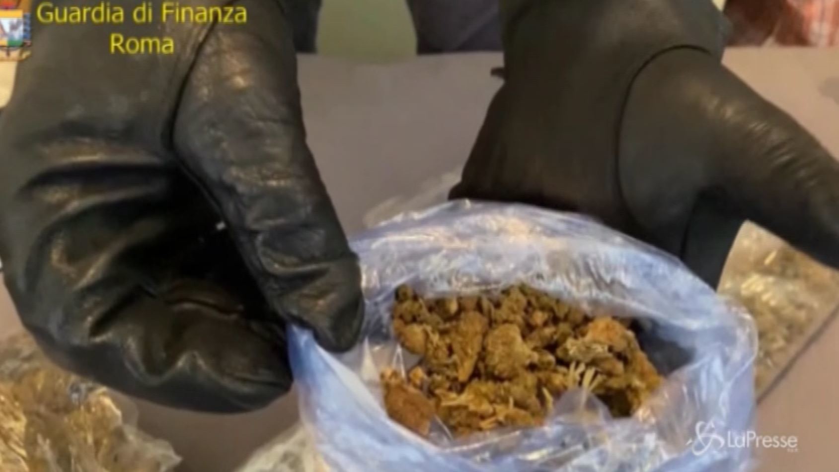 Roma, 6 chili di droga in casa: arrestato il cantante degli Assalti frontali