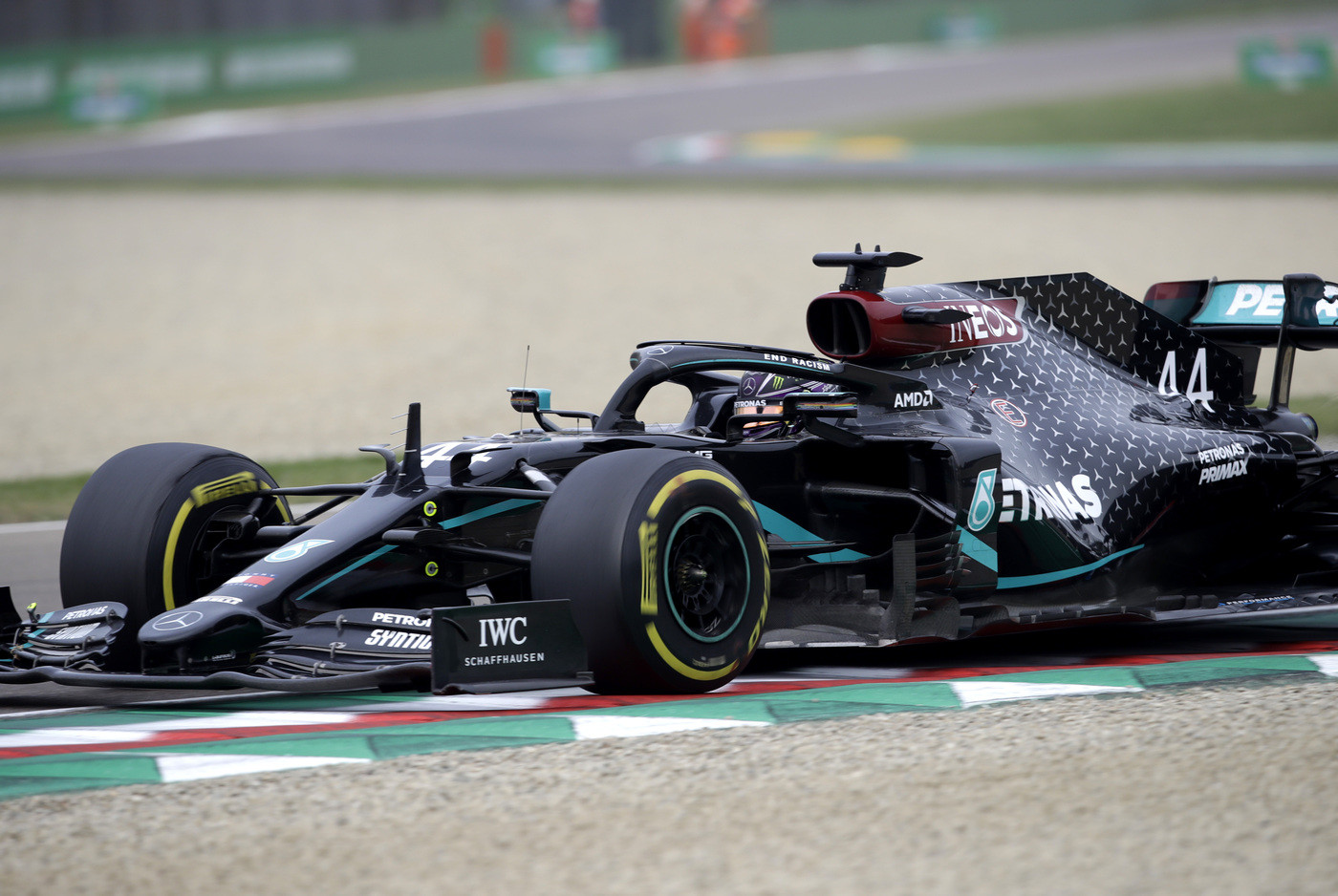 F1, Hamilton trionfa nel Gp di Emilia Romagna