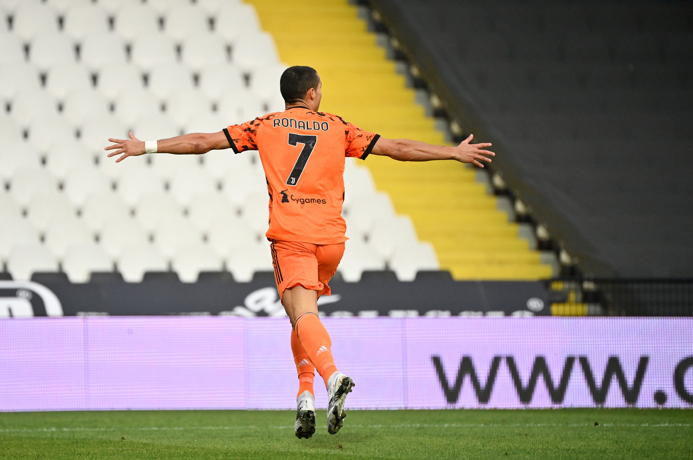 La Juve batte 4-1 lo Spezia: doppietta per Ronaldo