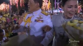 Thailandia: il re e la regina incontrano migliaia di sostenitori