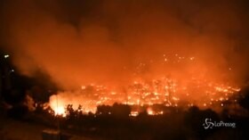 Grecia, incendio in un centro rifugiati sull’isola di Samo