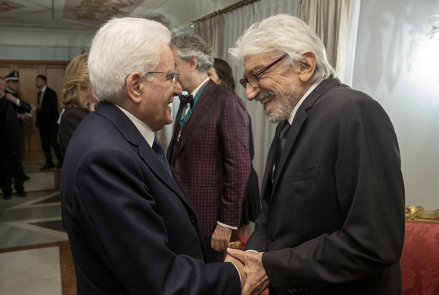 Da Mattarella a Verdone, dall’Arma dei Carabinieri alla Raggi: l’Italia ricorda Gigi Proietti