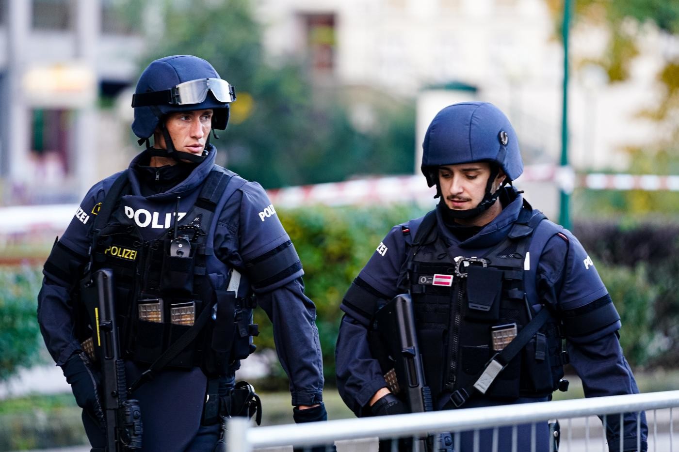 Attacco a Vienna, 5 morti. L’attentatore ucciso è un 20enne con doppia cittadinanza