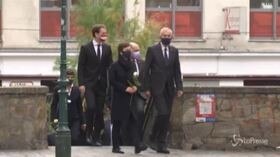 Attentato Vienna: Kurz depone ghirlande per le vittime