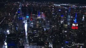 Usa 2020: New York si illumina con i colori della bandiera americana
