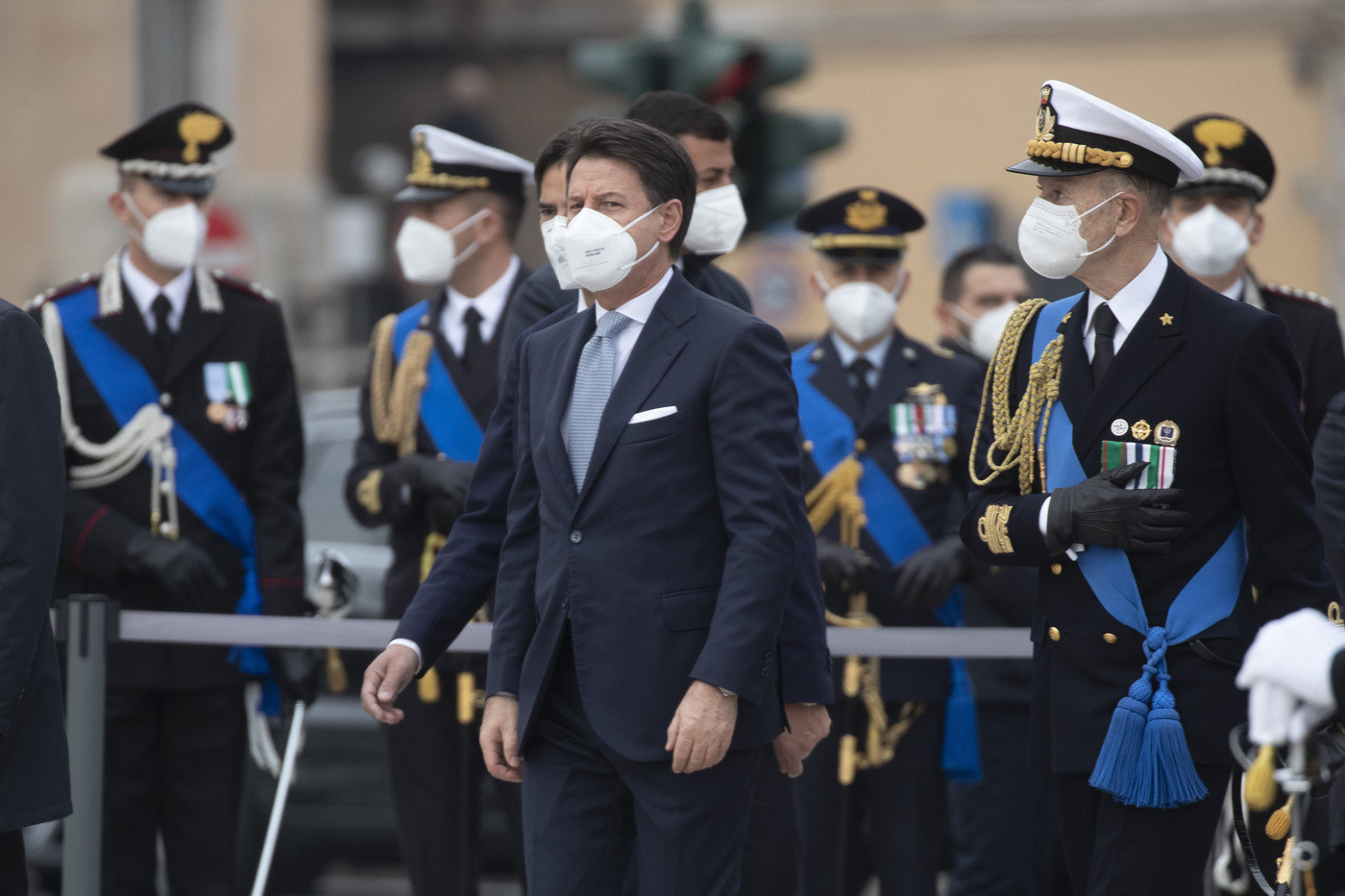 Conte: “Restare uniti per uscire da periodo drammatico”