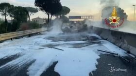 Firenze, in fiamme autocisterna piena di gasolio