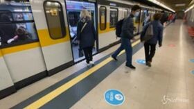 Lo strano lockdown di Milano, negozi chiusi ma la città non è deserta
