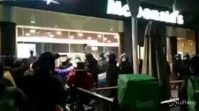 Torino: scioperano i rider, tensione con la polizia