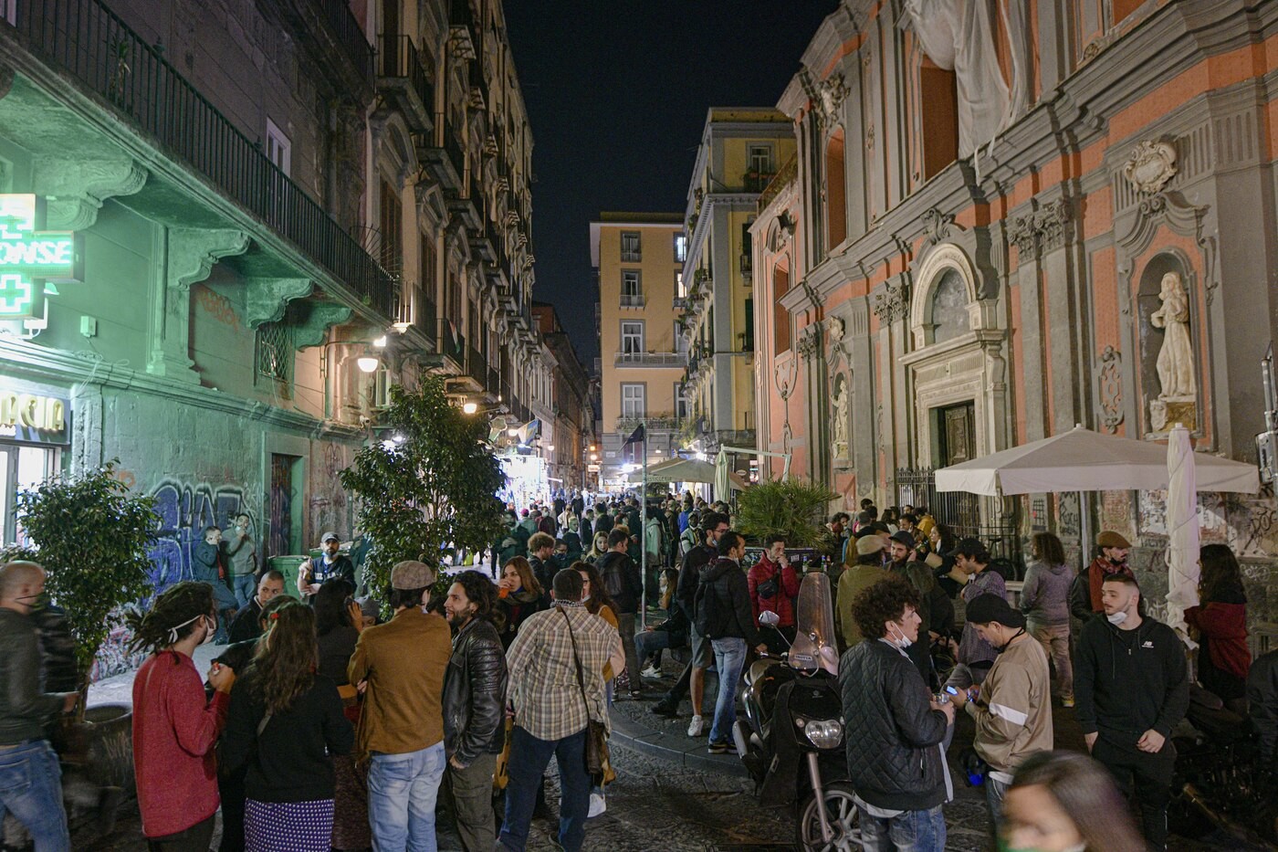 Napoli, De Magistris: “Per salvarci non resta che zona rossa”