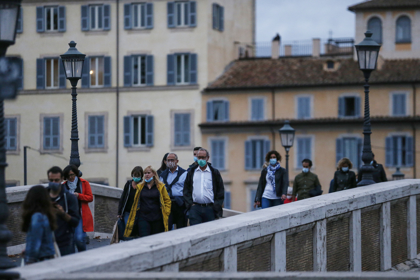 Coronavirus, bufera per video neo commissario Calabria su mascherine. Lui: Fondamentali