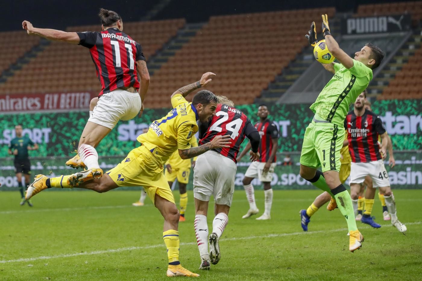 Serie A, Ibra salva Milan nel recupero: Verona rimontato da 0-2 a 2-2