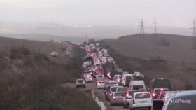 Nagorno-Karabakh: in fuga migliaia di armeni, lunghissima la coda di auto