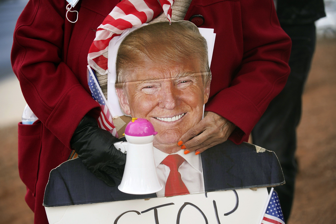 Trump con la testa già al 2024. Intanto silura capo Pentagono