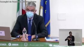 Covid, Brusaferro: “Curva ripida, sanità vicina a livello critico”