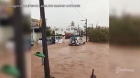 Alluvione a Creta, strade come fiumi e case danneggiate