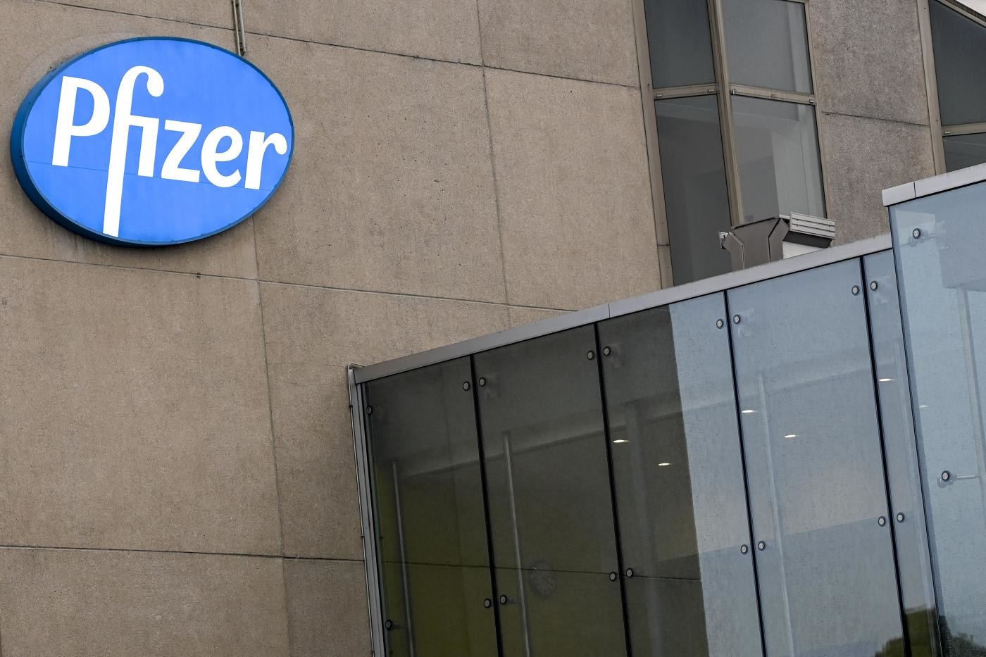 Vaccino anti Covid: Ue autorizza contratto con Pfizer-Biontech per vaccino