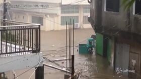 Filippine, arriva il tifone Vamco: decine di migliaia di persone evacuate