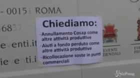 Coronavirus, Roma: ambulanti in protesta bloccano piazza della Repubblica