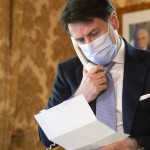 Conte: “Natale sobrio, no a veglioni e abbracci. Occorre buonsenso”