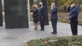 Usa, Giorno dei veterani: Biden depone corona di fiori a Philadelphia