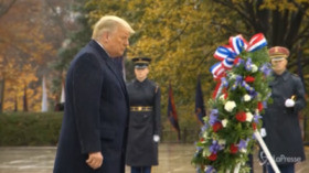 Usa, Giorno dei Veterani: Trump visita il Cimitero nazionale di Arlington