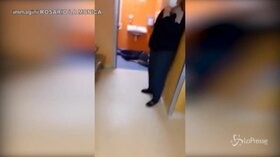 Napoli, il video choc del paziente morto nel bagno del Cardarelli