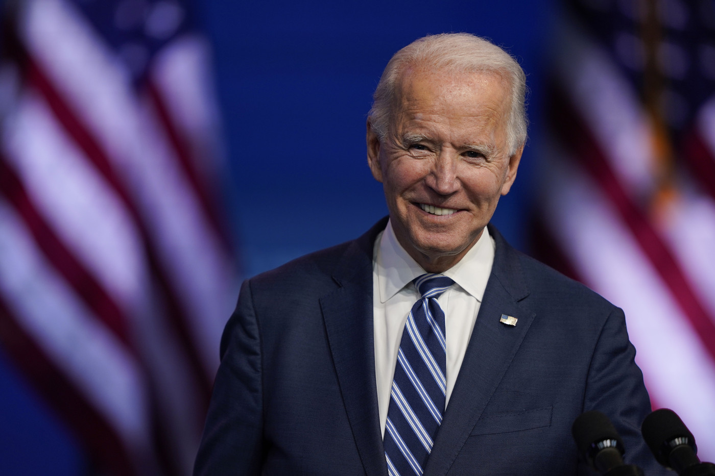 Biden vince con 306 grandi elettori ma Trump non molla
