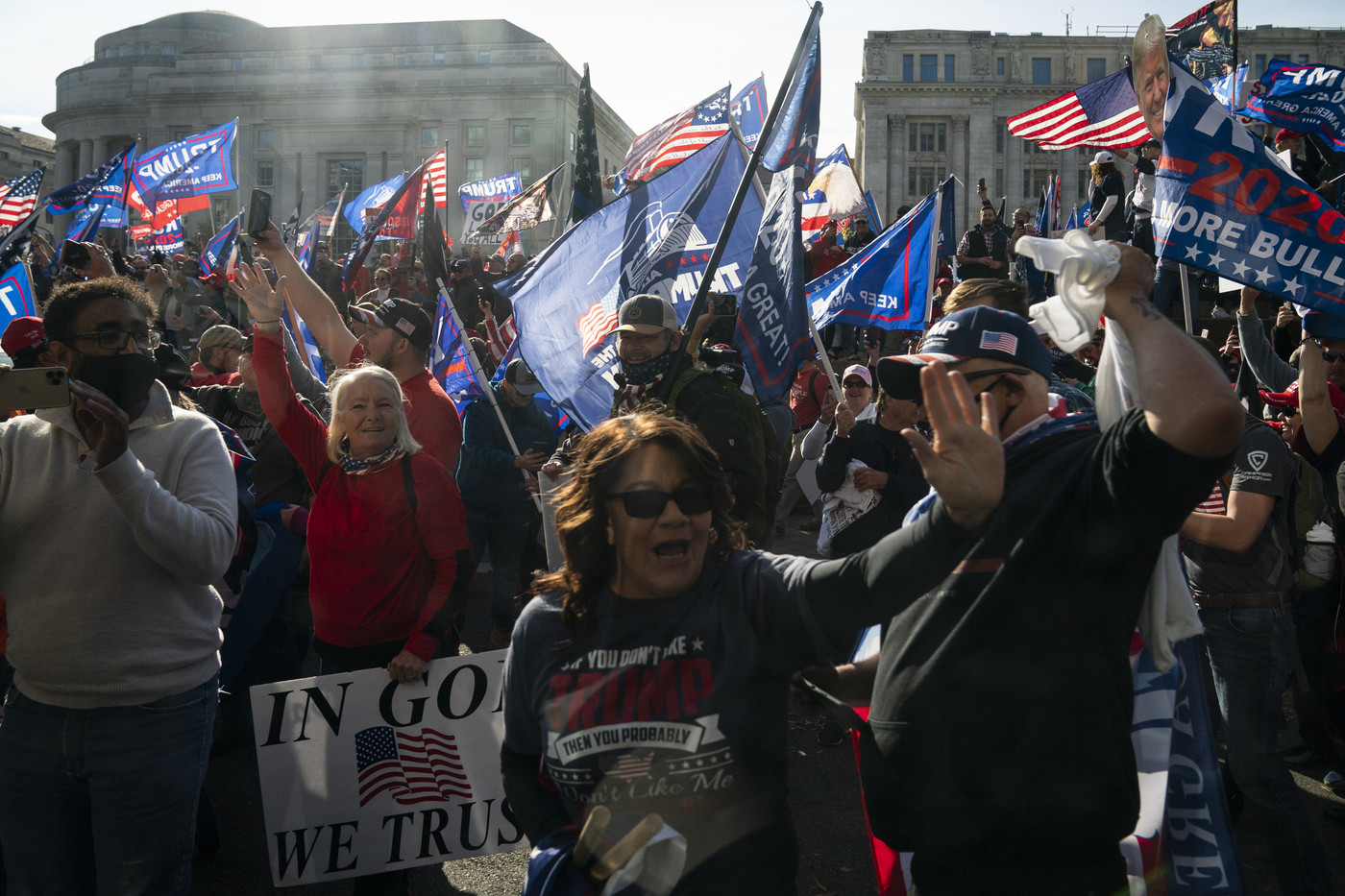 Washington, tensioni alla manifestazione pro Trump davanti alla Casa Bianca