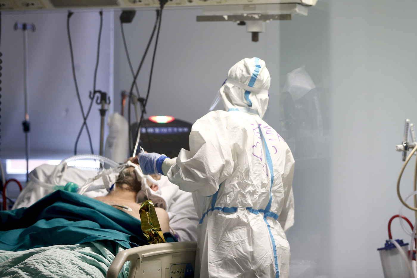 Coronavirus, governatori ancora in trincea: tensione Di Maio-De Luca