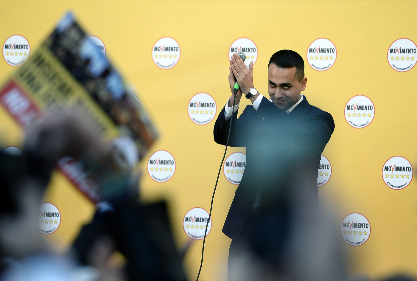 Nasce nuovo M5S: resta tetto 2 mandati ma sì alleanze. Dibba: Genuflessi a padroni
