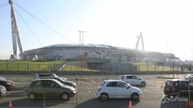 Torino, drive-in Allianz Stadium: grande affluenza per i tamponi rapidi