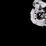 Spazio, la capsula Crew Dragon si aggancia alla Iss