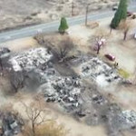 California, la neve rallenta lo spegnimento degli incendi: un morto