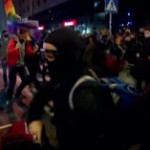 Varsavia, scontri a manifestazione pro aborto: sindaco attacca la polizia che usa gas lacrimogeni
