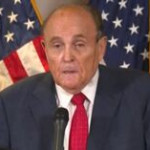 Usa, Giuliani suda e gli cola sul viso la tinta dai capelli | VIDEO