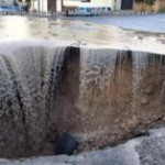 Isola Capo Rizzuto, voragine in strada dopo maltempo