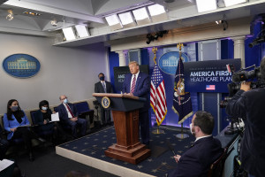 Donald Trump in conferenza stampa dalla Casa Bianca