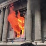 Guatemala: proteste contro il governo, a fuoco il palazzo del Congresso