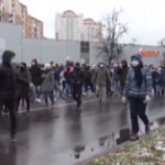 Bielorussia, ancora proteste a Minsk: arresti e pestaggi da parte della polizia